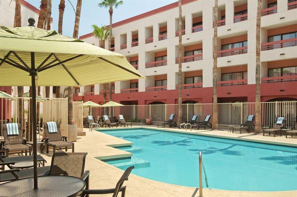 Hilton Airport Hotel 3*